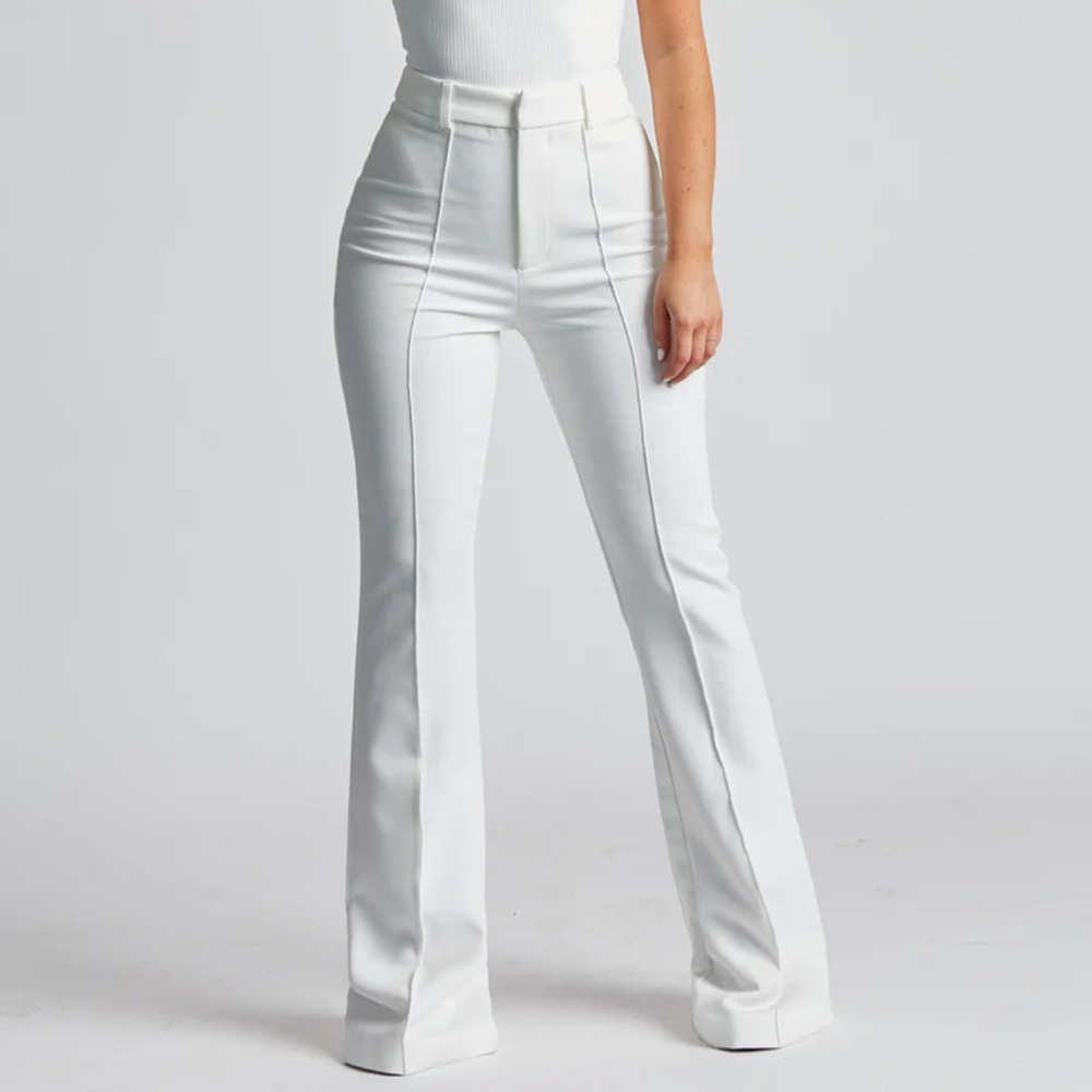 Trendy fitted white trousers